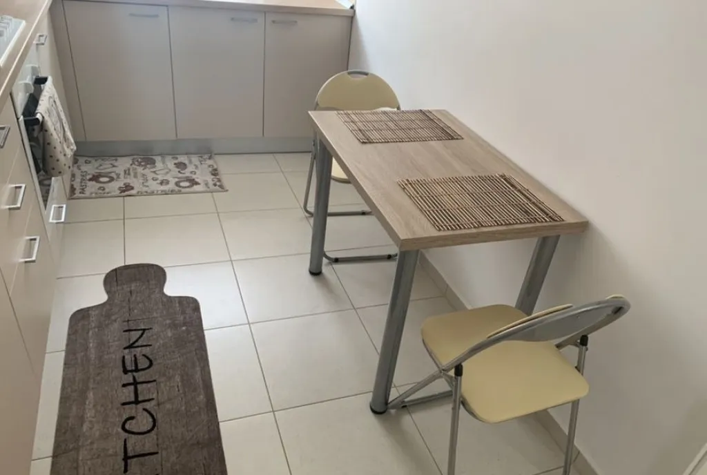 1 camera in zona Soarelui