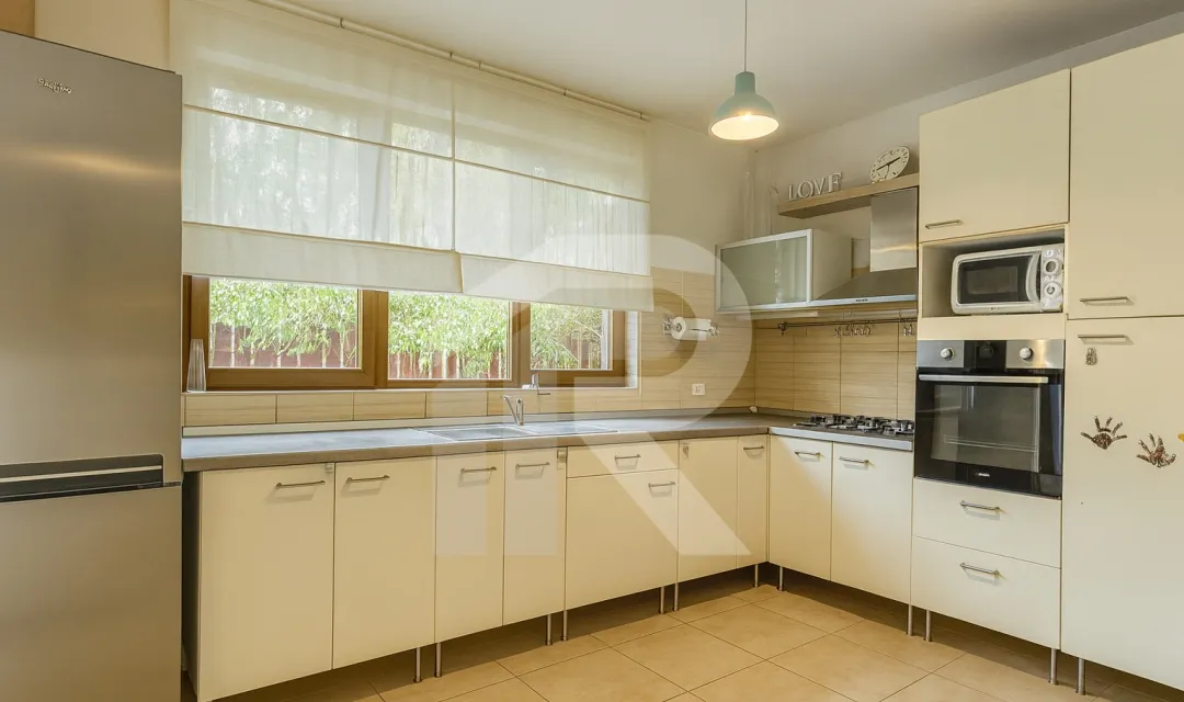 Casa intre doua paduri tartasesti dambovita