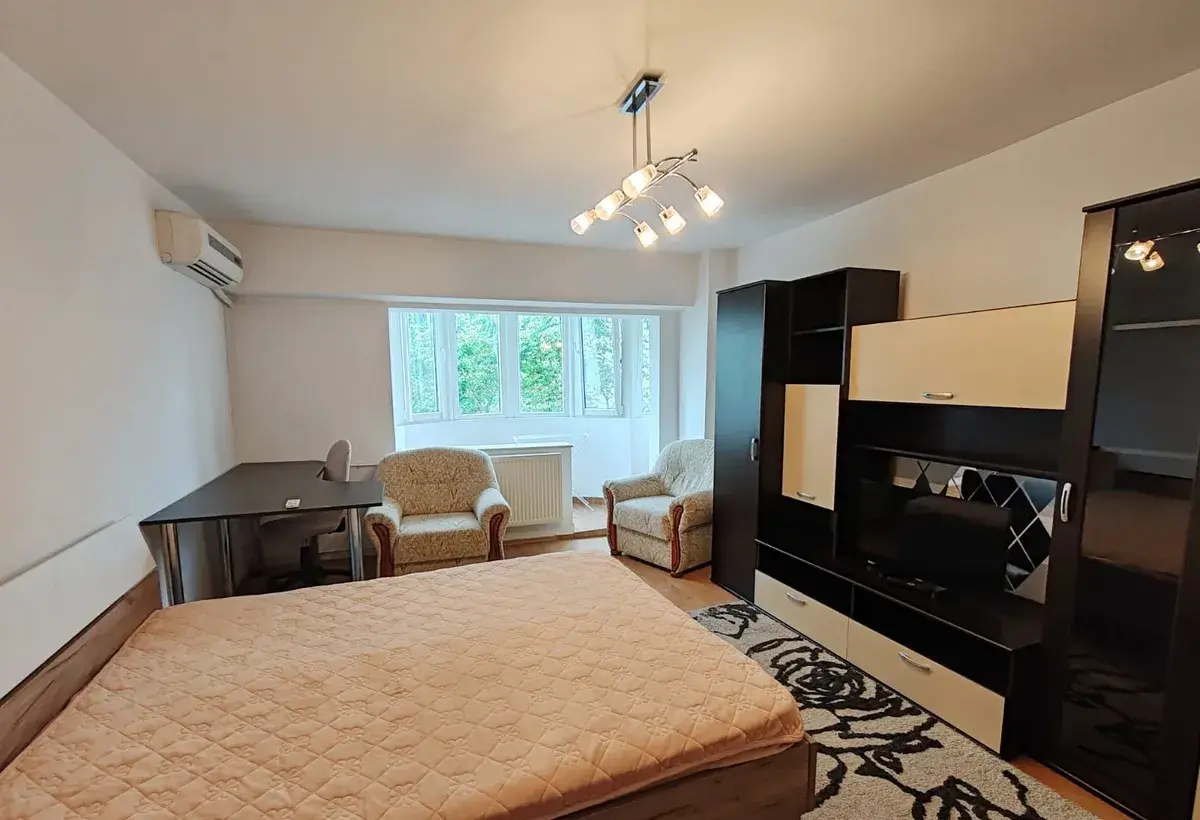 Lacul Tei inchiriere garsoniera spatioasa 43 mp boiler