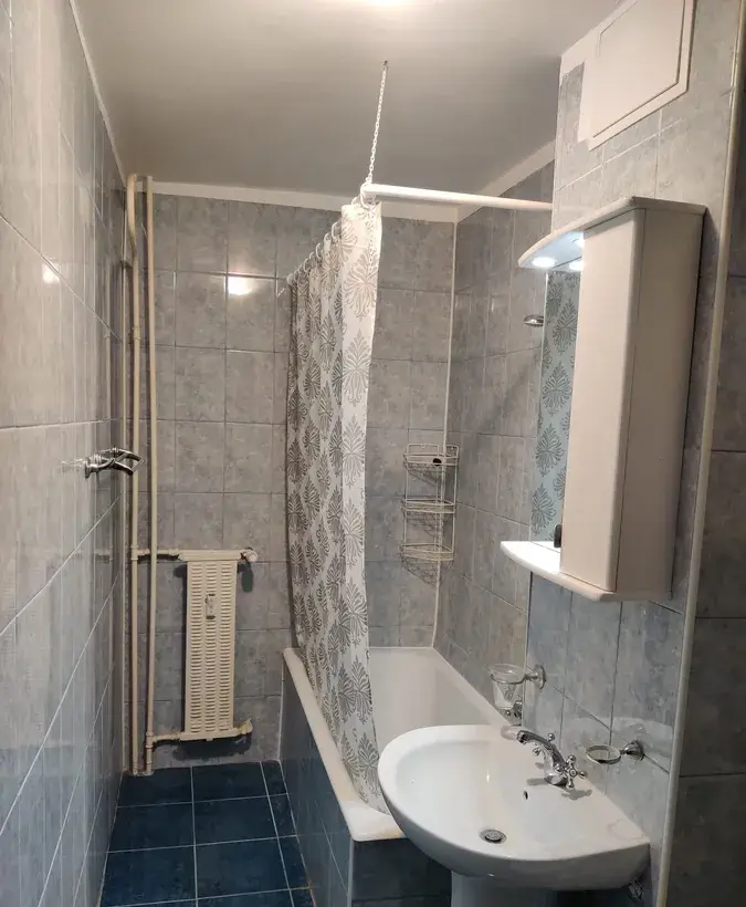 Lacul Tei inchiriere garsoniera spatioasa 43 mp boiler