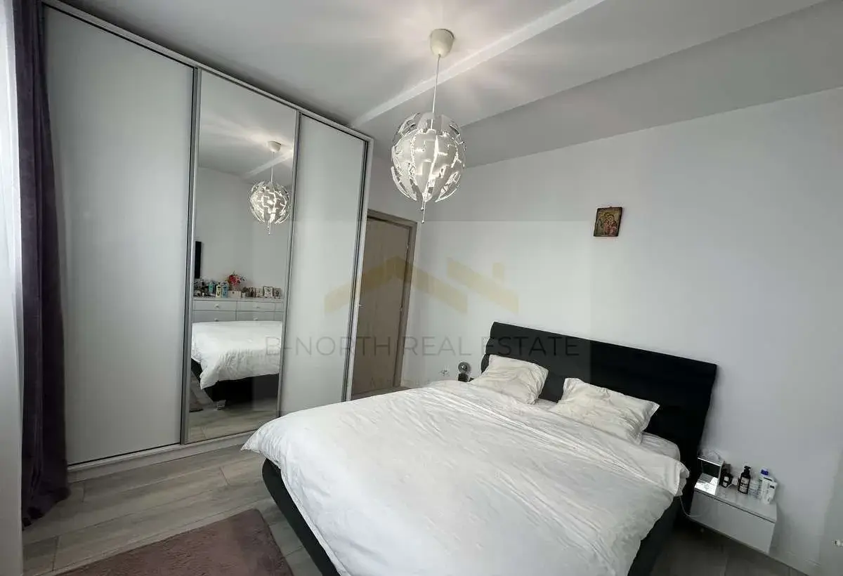 Pacii Apartament 2 camere decomandat 54 mp etaj 1 balcon metrou Pacii