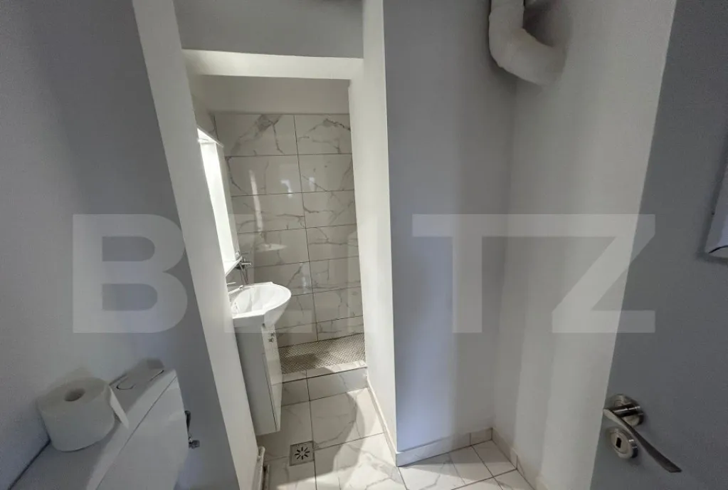 Apartament 4 camere 79 mp pretabil spatiu birouri zona Ul