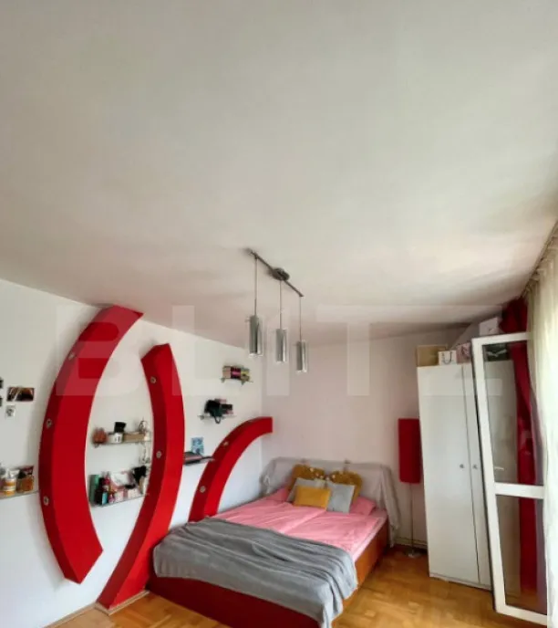 Apartament 4 camere decomandat etaj intermediar la cheie