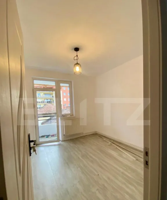 Apartament 4 camere decomandat etaj intermediar la cheie