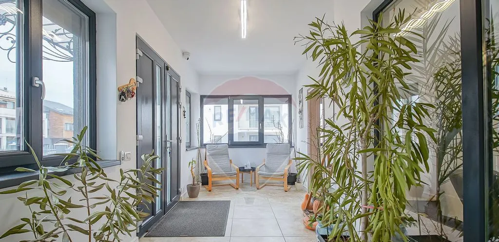 Casa premium cu 270 mp utili 7 camere curte generoasa