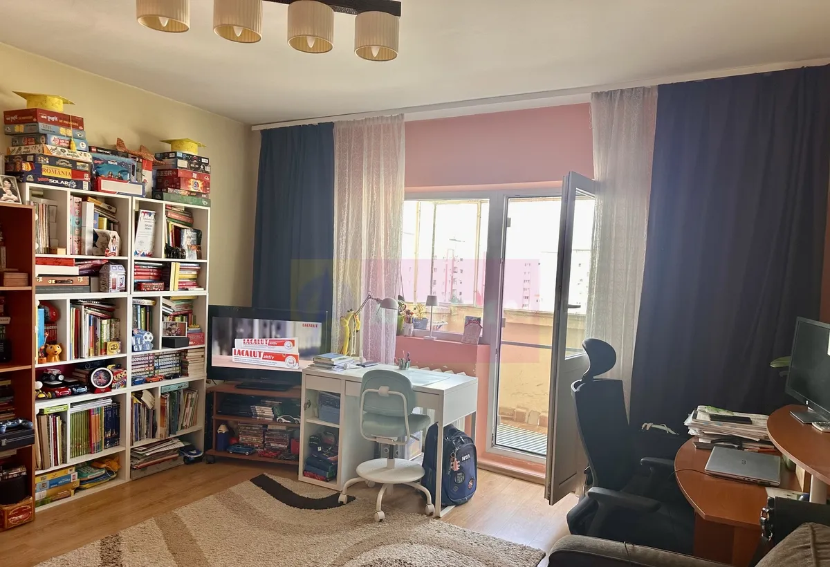 2 camere de vanzare Sebastian Novaci