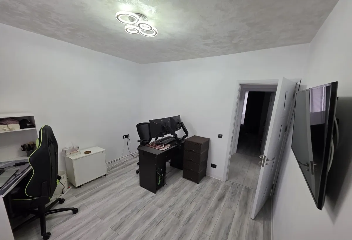 Jean Steriadi 15 minute metrou 1 Decembrie 1918 langa Auchan centrala