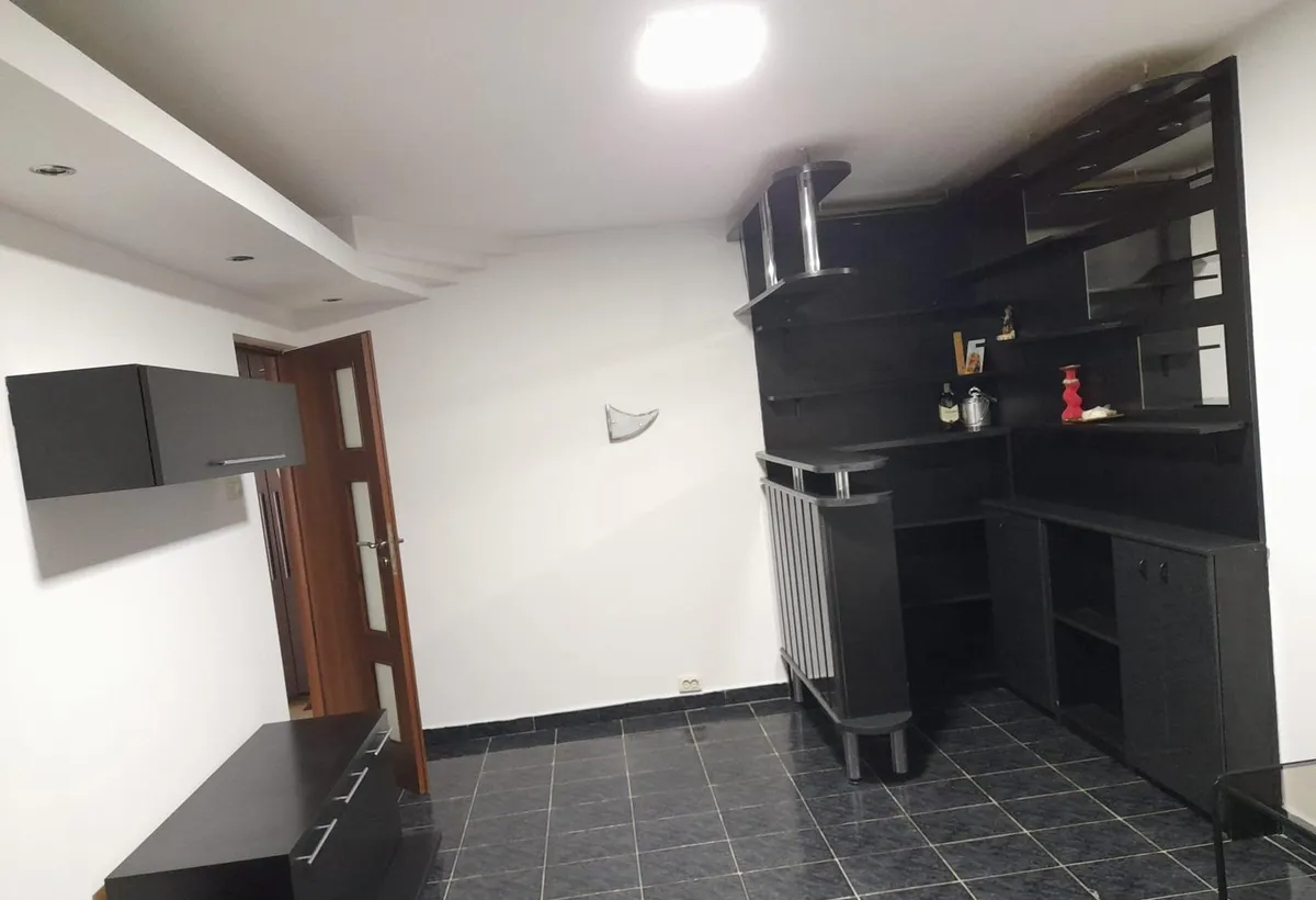 Piata Veteranilor Proprietar inchiriez apartament 3 camere