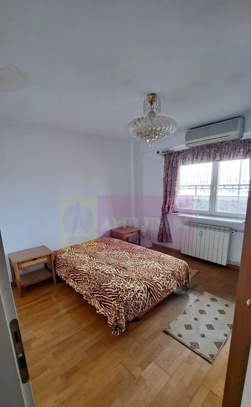 Inchiriere apartament 3 din4 camere pe bd Decebal metroul M2