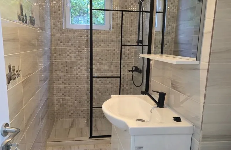 Titan bloc mixt 3 minute metrou si parc ior