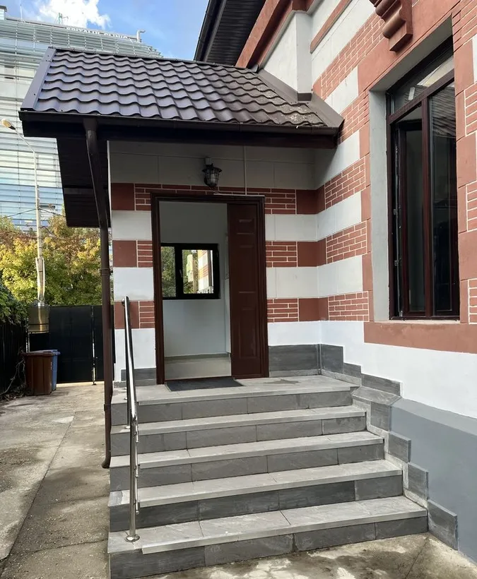 Piata Victoriei vila 18 camere suprafata 520 mp curte 250 mp