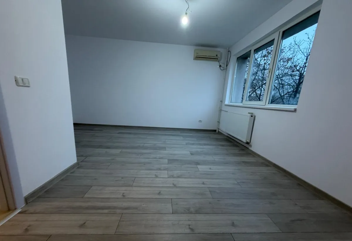 Dristor Piata Ramnicu Sarat 7 min metrou Park Lake bloc mixt