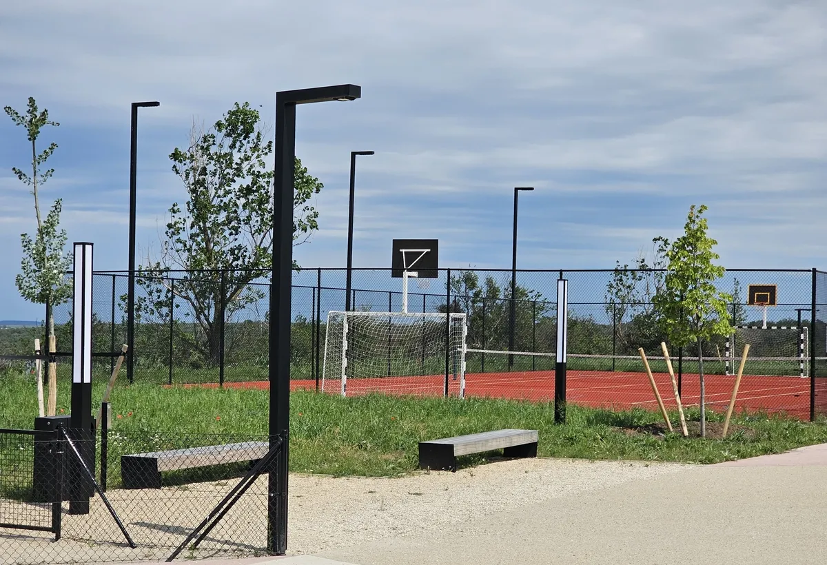 Liziera de Lac de vanzare vila 4 camere mobilat/utilat la cheie