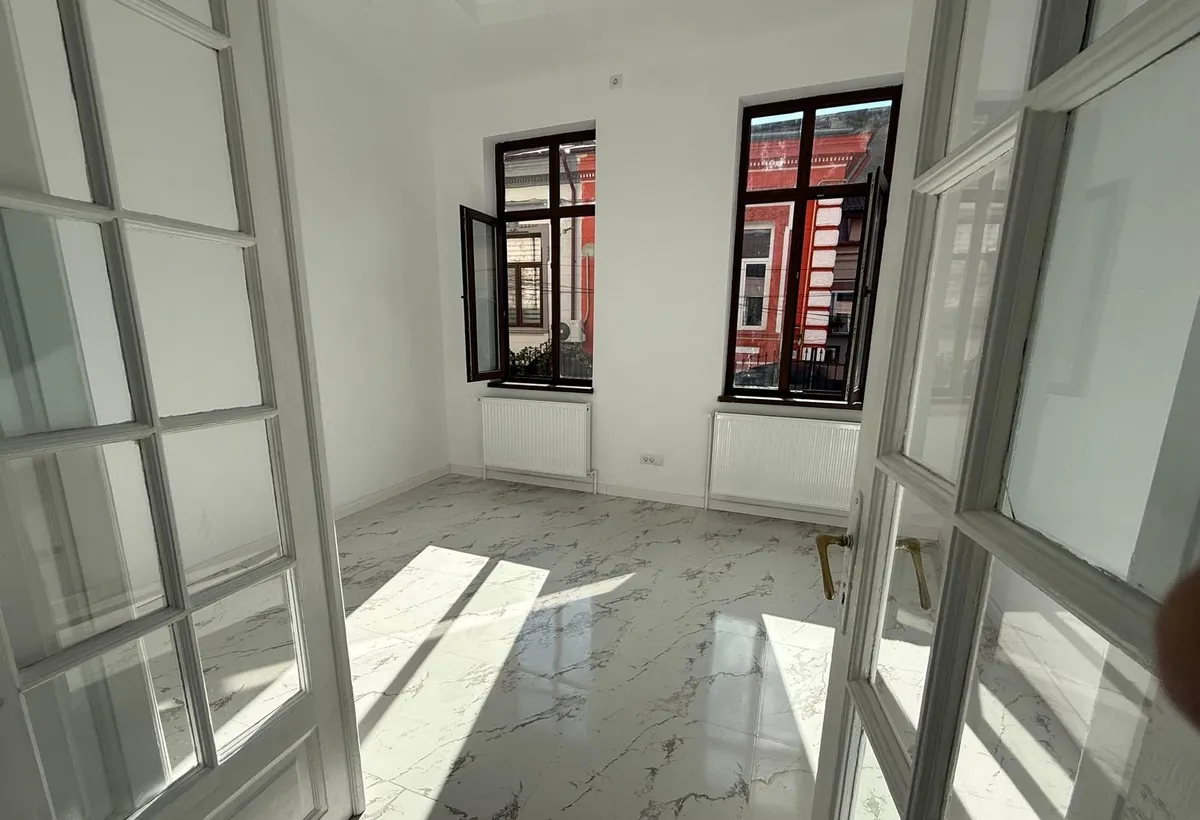 Unirii Palatul Parlamentului Manastirea Antim