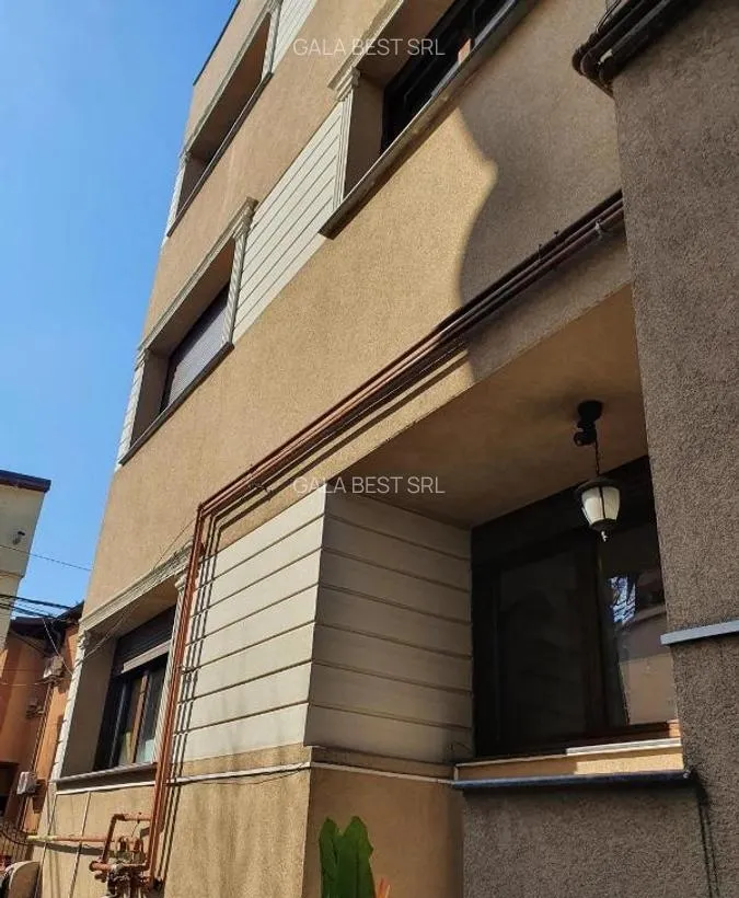 Piata Muncii Calarasilor vila 400 mp 12 camere curte 200 mp