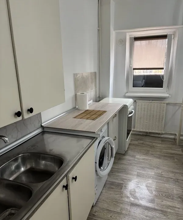 Vitan garsoniera si confortabila la Mall Vitan renovata