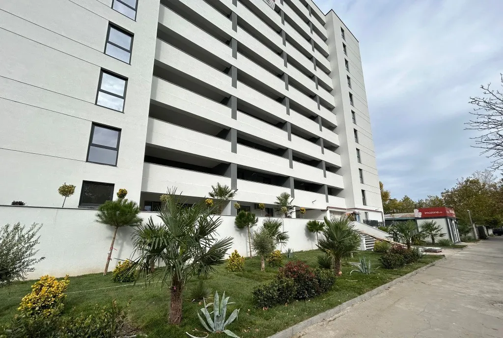 Inchiriez apartament 2 camere totul nou langa metrou str Preciziei