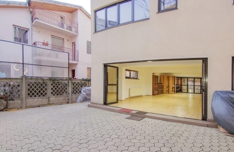 Piata Victoriei/ A I Cuza imobil birou 12 camere 450mp