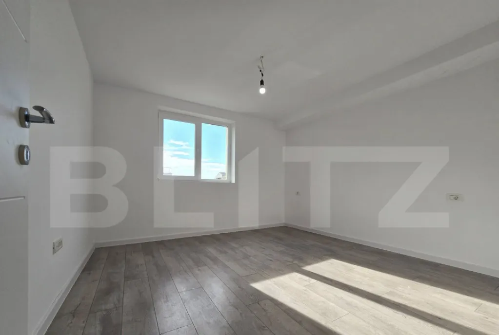 Apartament cu 4 camere semidecomandat 102 mp utili zona A