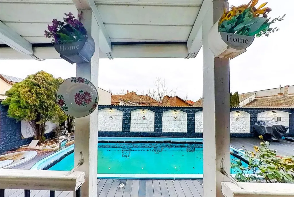 Live Proprietate spectaculoasa eclectic decorata mobilata s