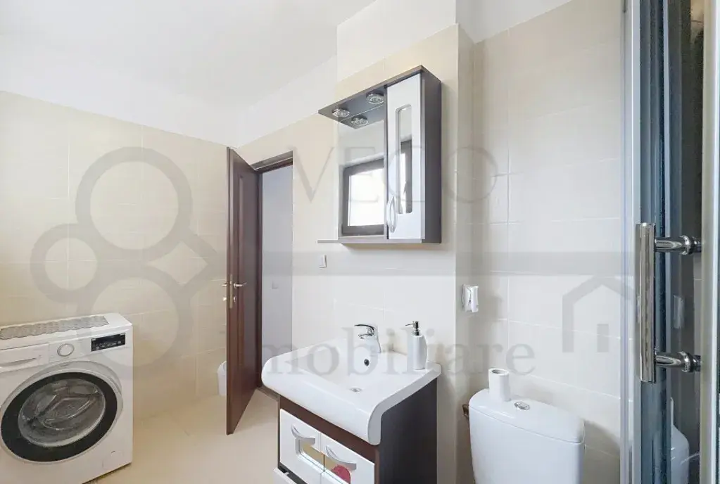 2 camere decomandat 58 mp loc parcare zona Borhanci