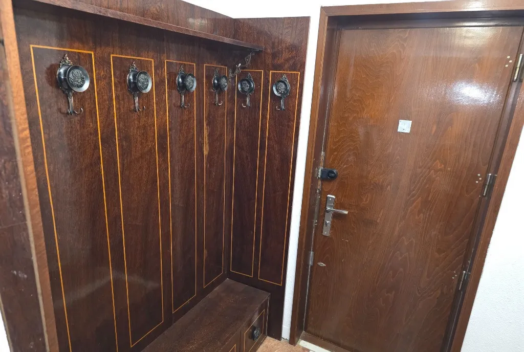 Inchiriez apartament 3 camere central renovat mobilat