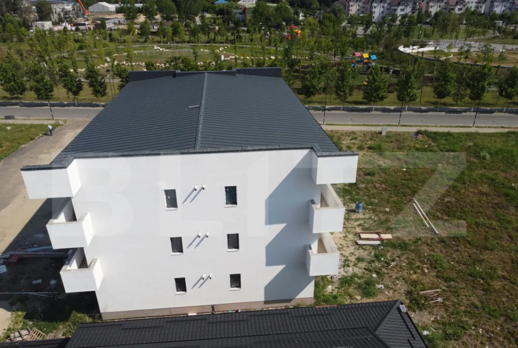 Apartament 3 camere 63 mp balcon etaj intermediar Baci