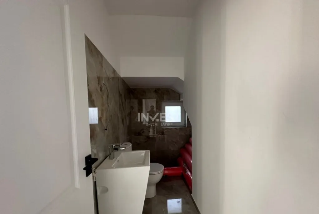 Casa cu dormitor/ birou la parter 5 camere Popas Pacurari