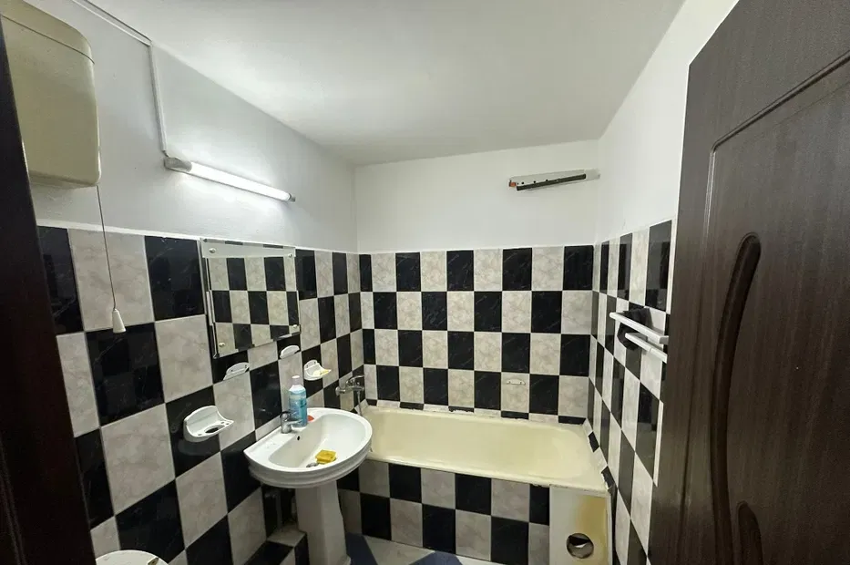 Mosilor Eminescu Pizza Hut stradal