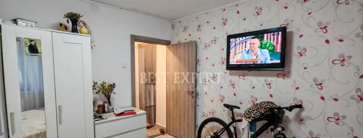 Patru camere cu geam la baie bloc reabilitat 5 min metrou Titan