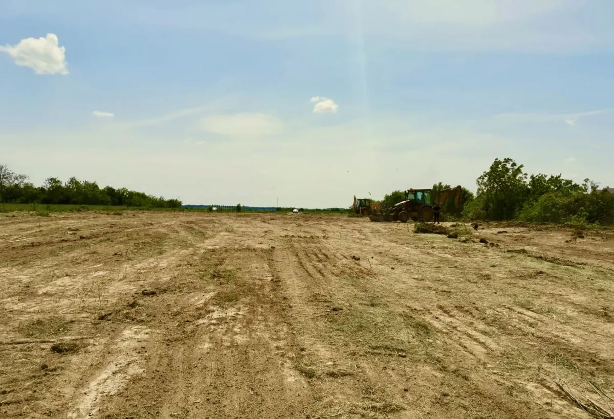 Butimanu teren cu deschidere la lac Jud Dambovita