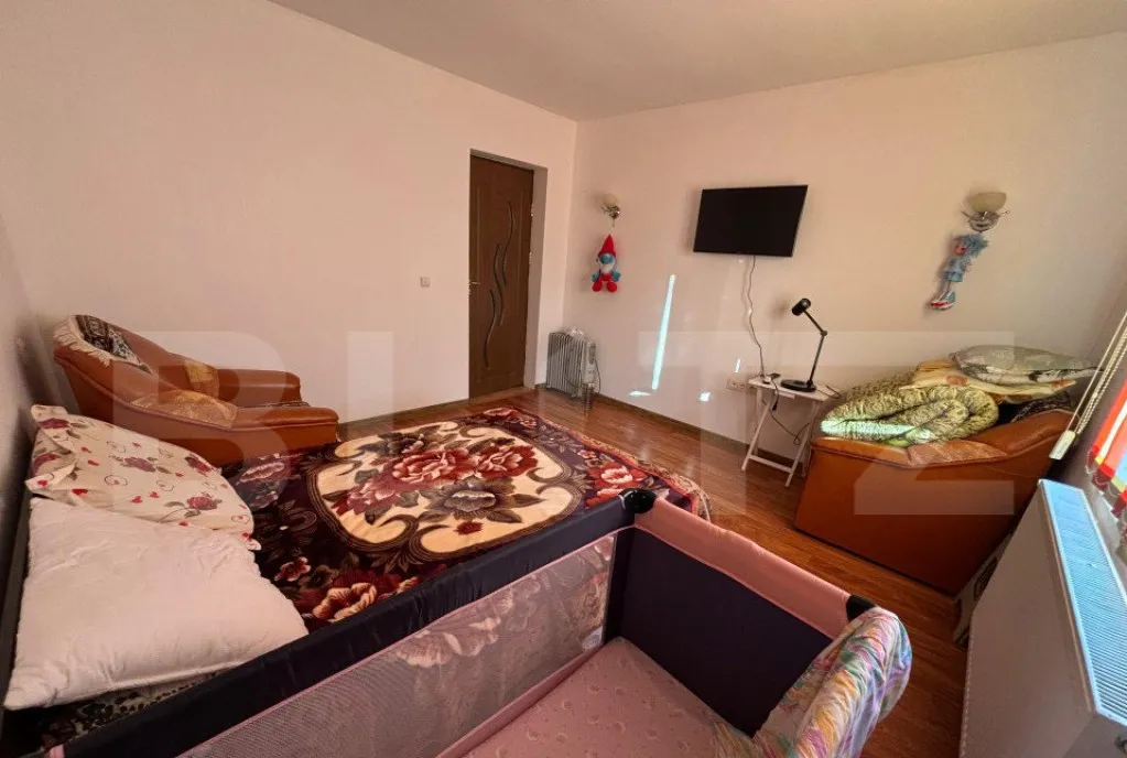 Casa de vanzare cu 4 camere 180 mp zona Aninoasa