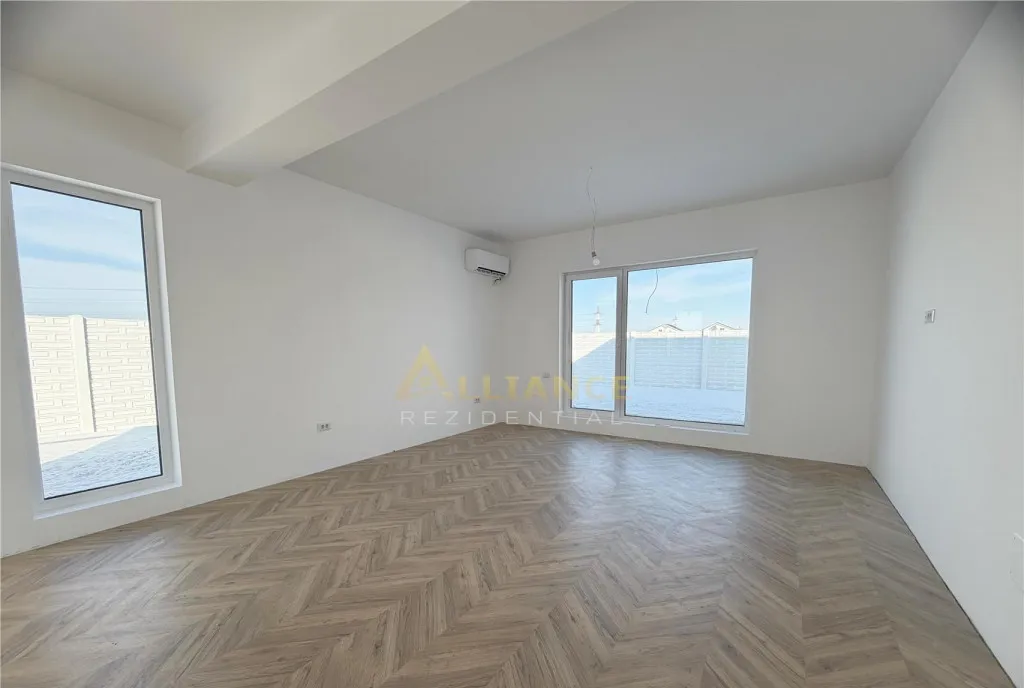 Casa 438mp teren pod beci placa de beton