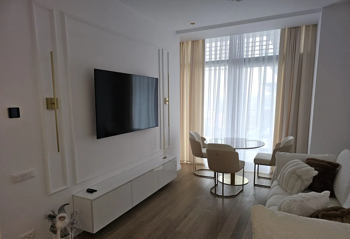 Mall Promenada mobilat 2026 parcare boxa