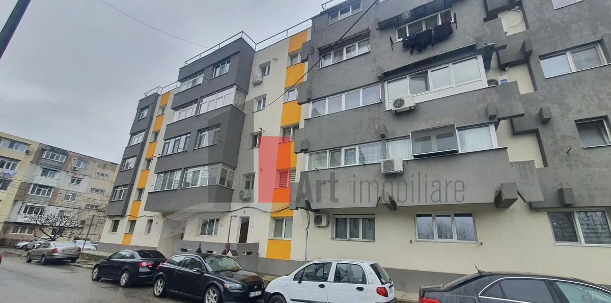 Giurgiu Ap 4 camere decomandat parter