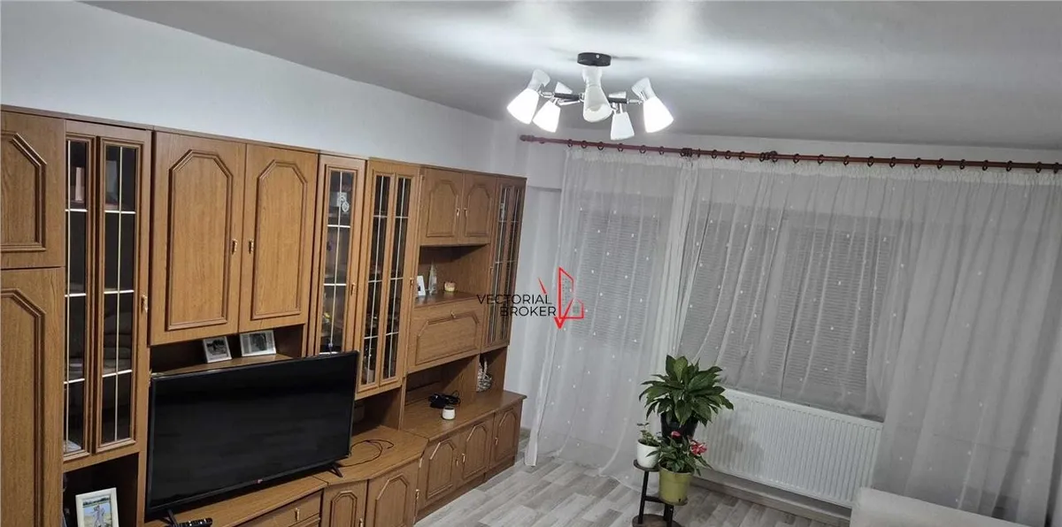 Tei Facultatea de Constructii garsoniera mobilata utilata et 6/10 bloc cu 2 lifturi