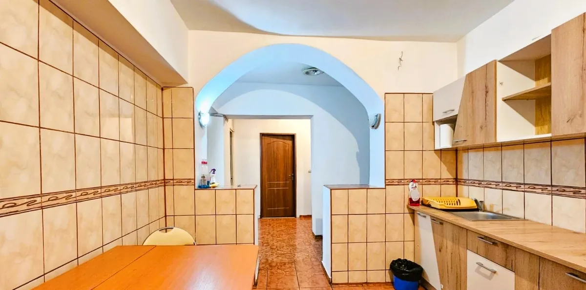 Basarabia apartament 3 camere decomandat 75 mp 2 bai bloc 1986