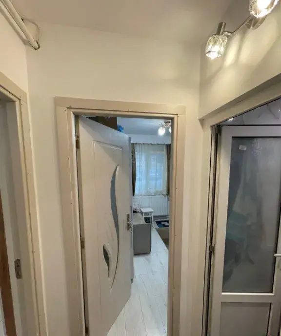 Garsoniera de vanzare 24 mp complet renovata parter zona