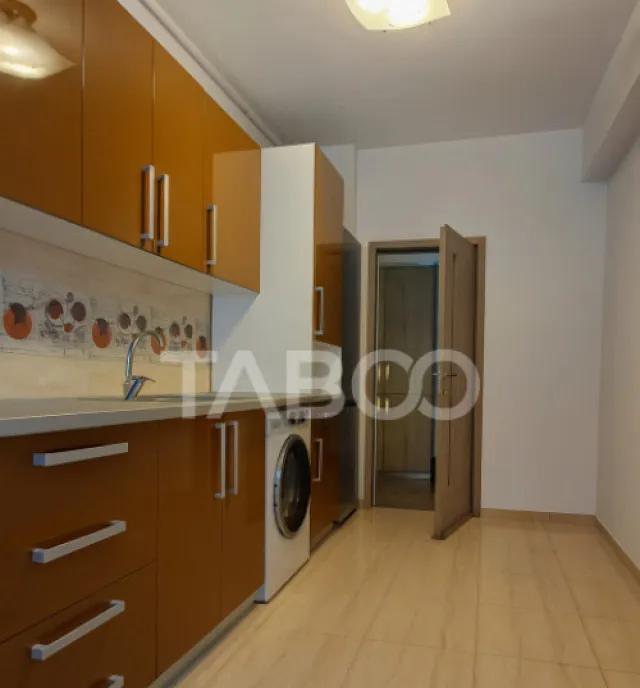 Apartament de vanzare 3 camere 2 bai etaj 1 zona Brana Selim