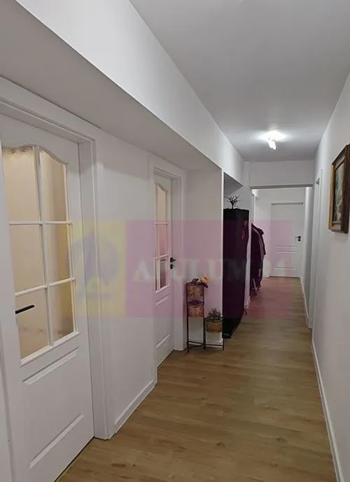 Apartament 4 camere deosebit recent renovat et 3/9 Met