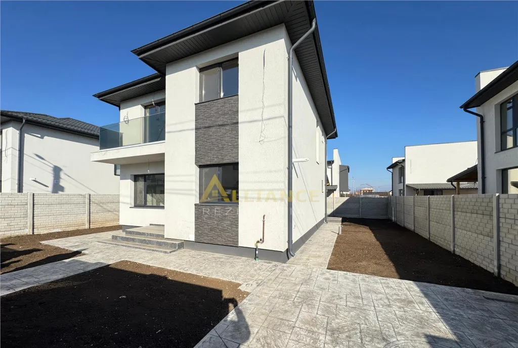 Casa 3 camere 2 bai 335mp teren