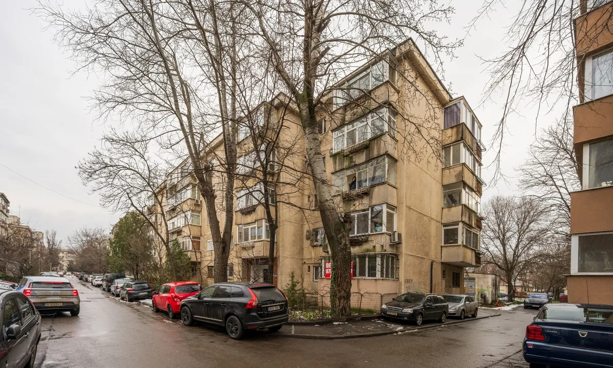 Decebal / Mesterul Manole 4 camere Parter 95 mp 1990