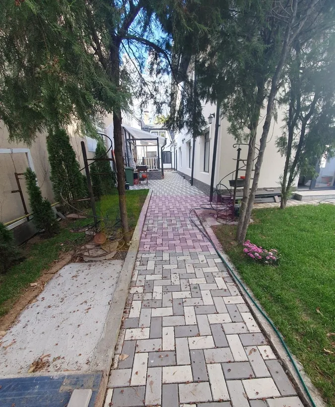 Vila P 1 M 200mp zona Metrou Brancoveanu si Parc Tineretului