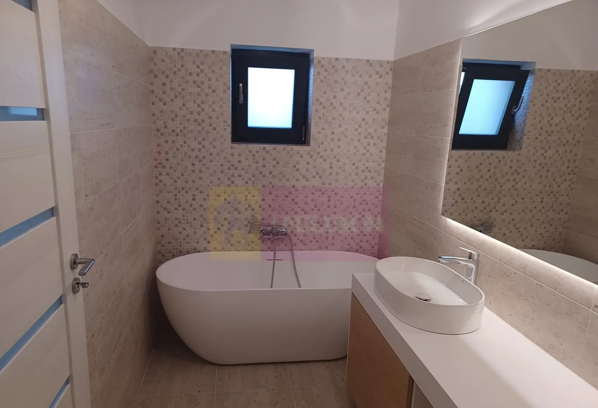 Casa noua parter 162 mp curte 504 mp Sabareni