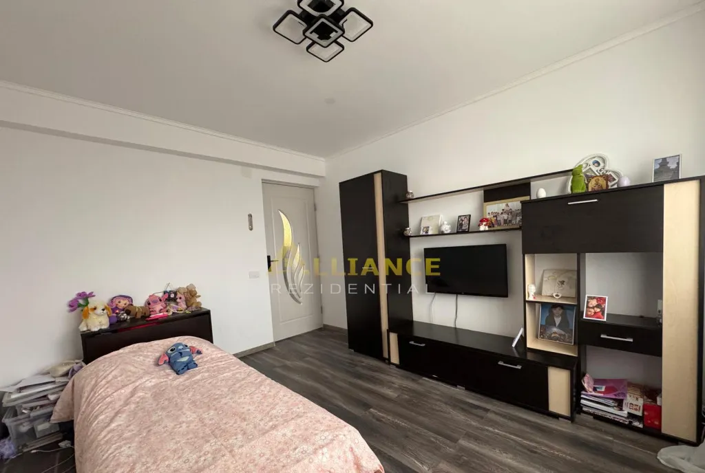 Casa 4 Camere 2 Bai Teren 325 mp