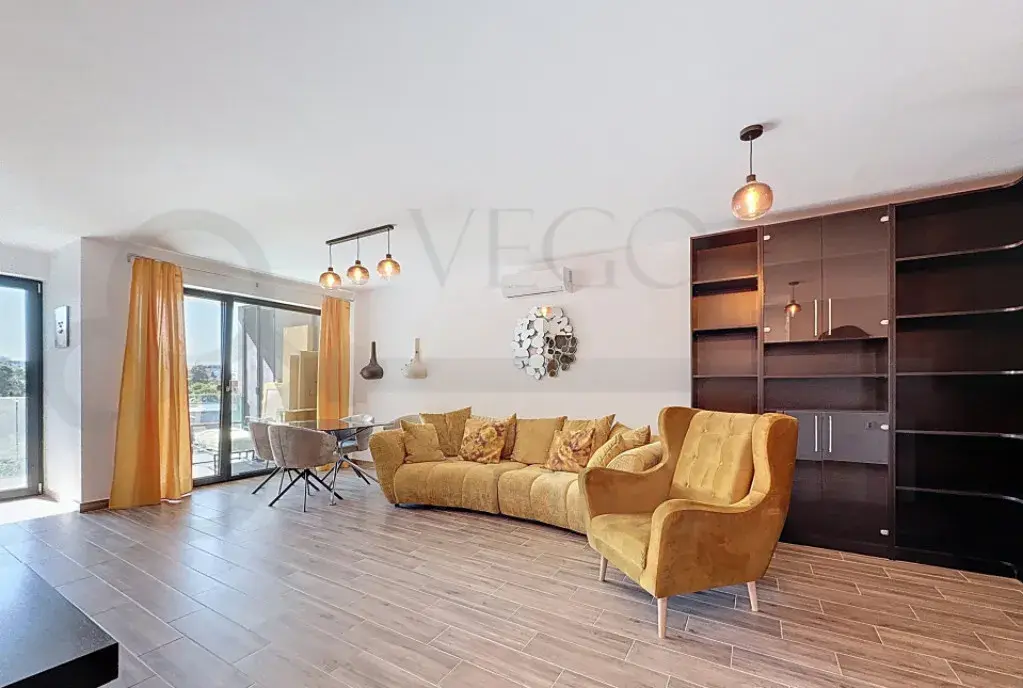 2 camere in bloc nou garaj subteran zona The Office