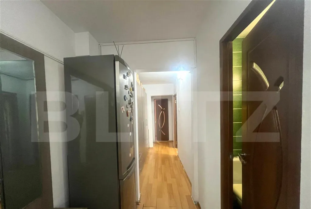 Apartament de vanzare cu 3 camere decomandat 65mp zona L