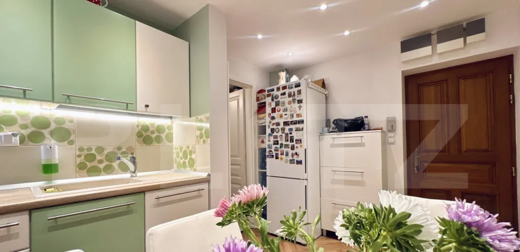 Apartament modern cu 3 camere etaj 1 garaj nou la pachet