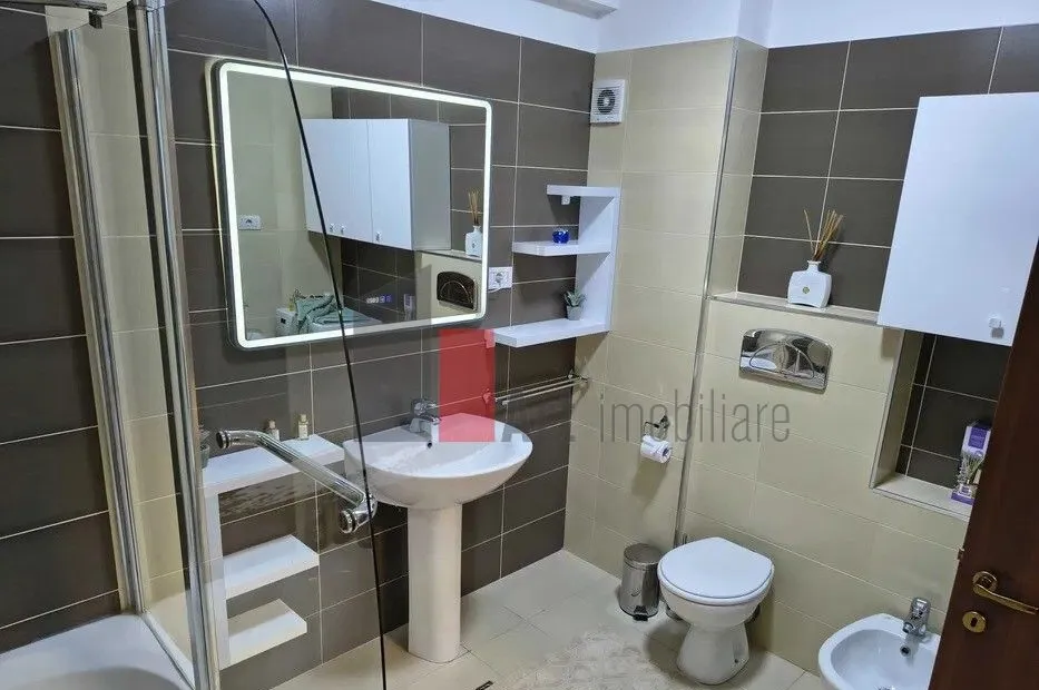 Baneasa Aerogarii Apartament cu 2 camere de inchiriat centrala loc de parcare