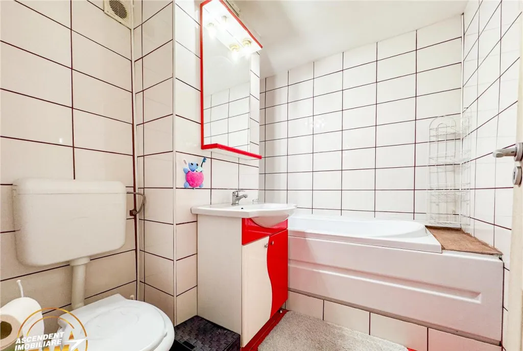 Film Apartament 3 camere decomandat vedere panoramica Garii